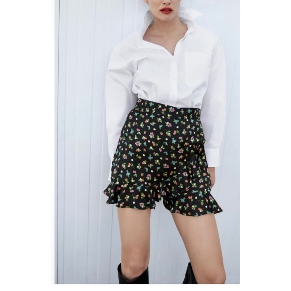 Zara satin Fruit Floral Print Ruffle Wrap Skort Black High Waisted Mini Size M